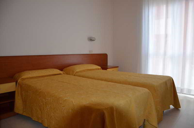 Hotel Carnaby Римини Экстерьер фото